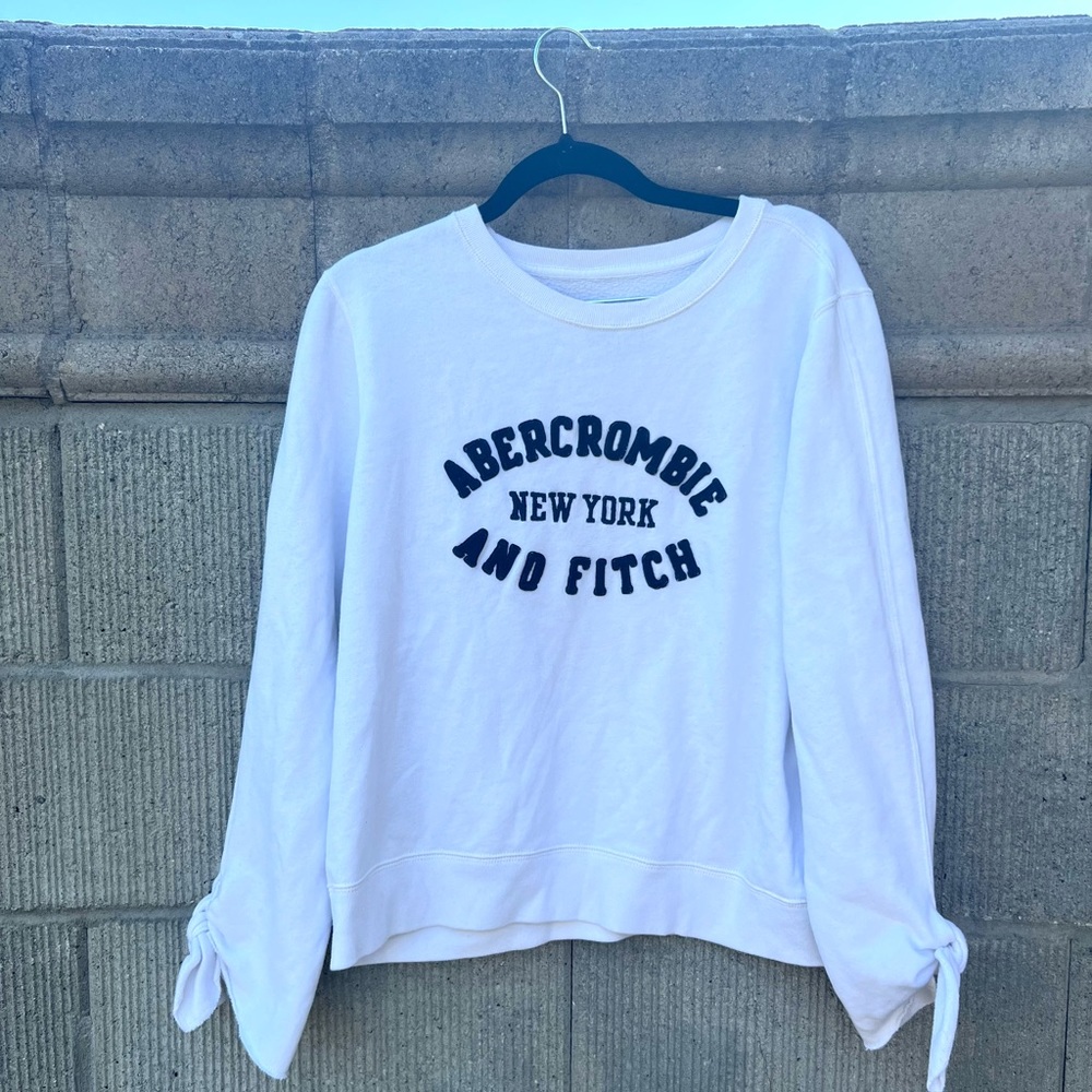 Abercrombie and Fitch white sweatshirt
